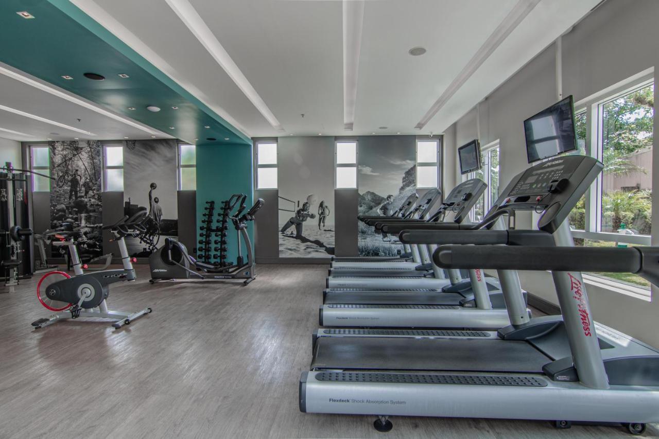Hotel Deville Prime Porto Alegre Luaran gambar The gym at the Village at Riverwalk