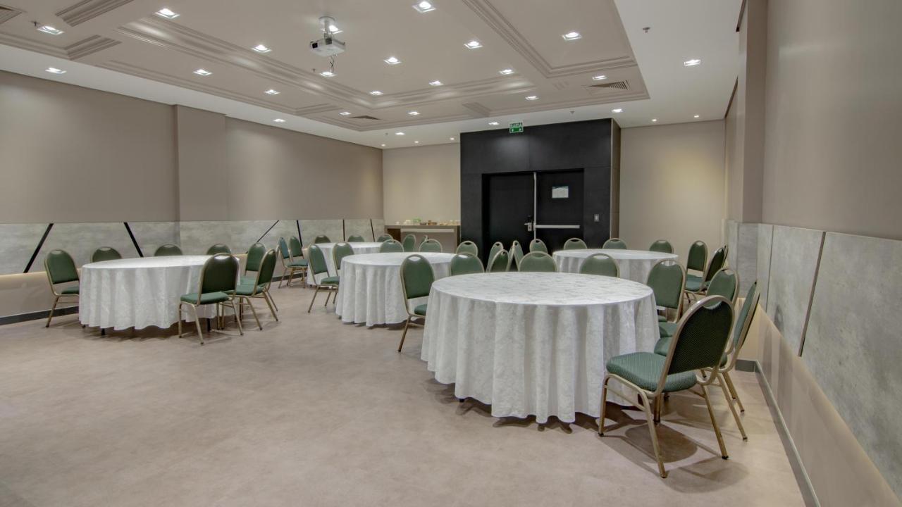 Hotel Deville Prime Porto Alegre Luaran gambar Meeting room