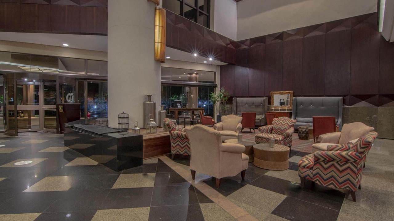 Hotel Deville Prime Porto Alegre Luaran gambar The lobby of the hotel