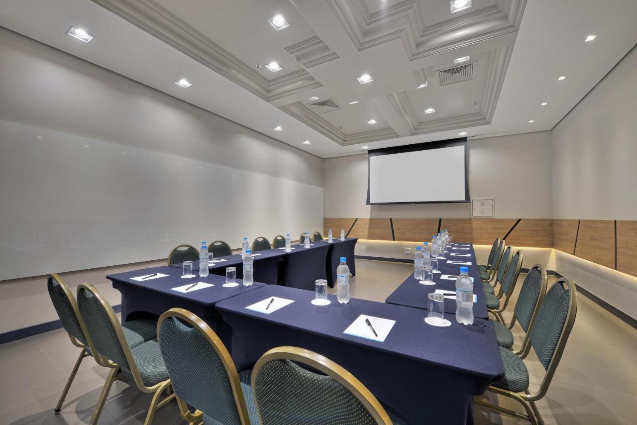 Hotel Deville Prime Porto Alegre Luaran gambar Meeting room