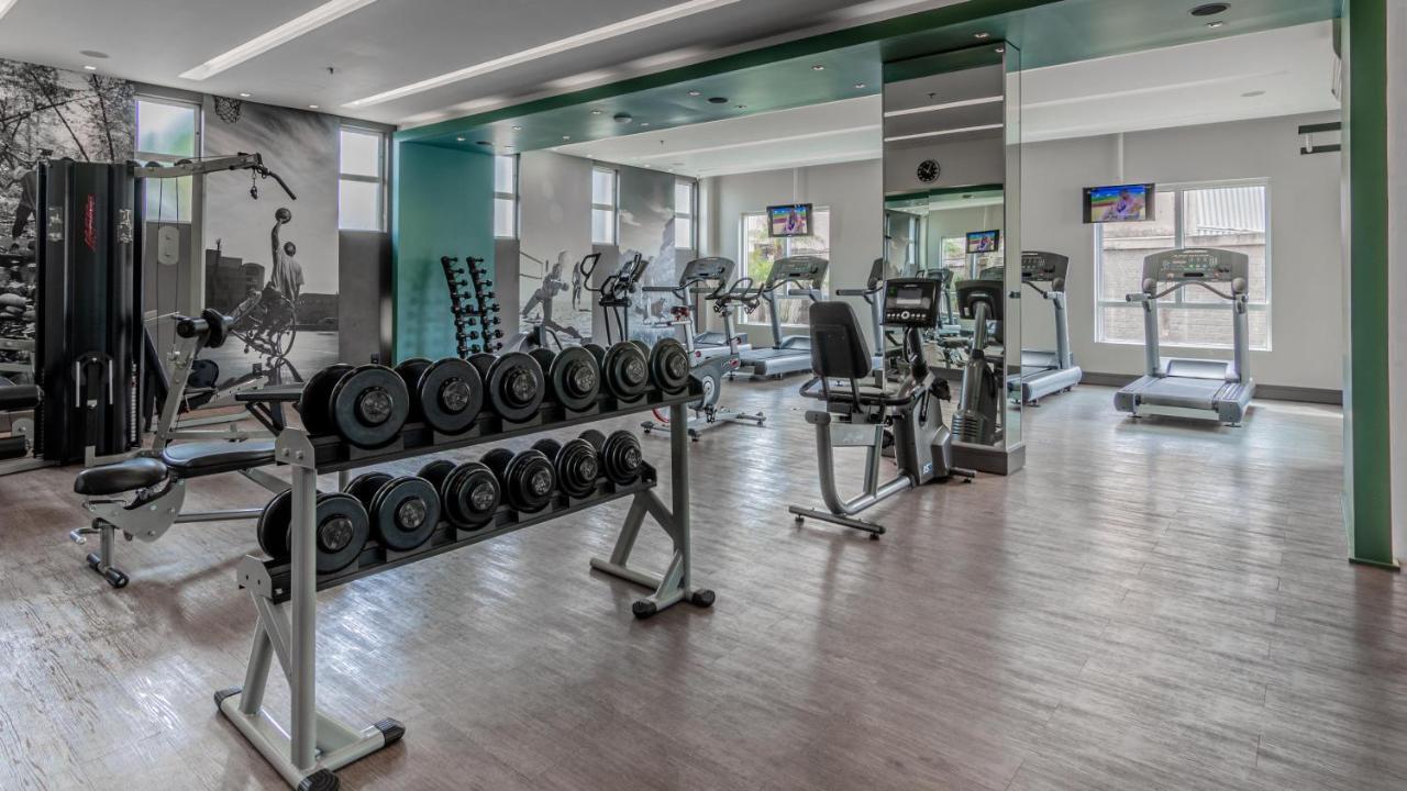 Hotel Deville Prime Porto Alegre Luaran gambar The gym at the hotel