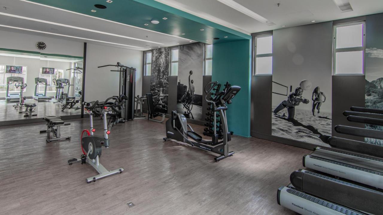 Hotel Deville Prime Porto Alegre Luaran gambar The gym at the hotel
