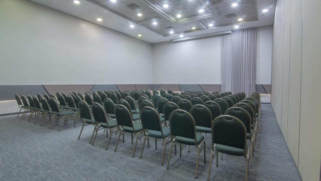 Hotel Deville Prime Porto Alegre Luaran gambar The conference room