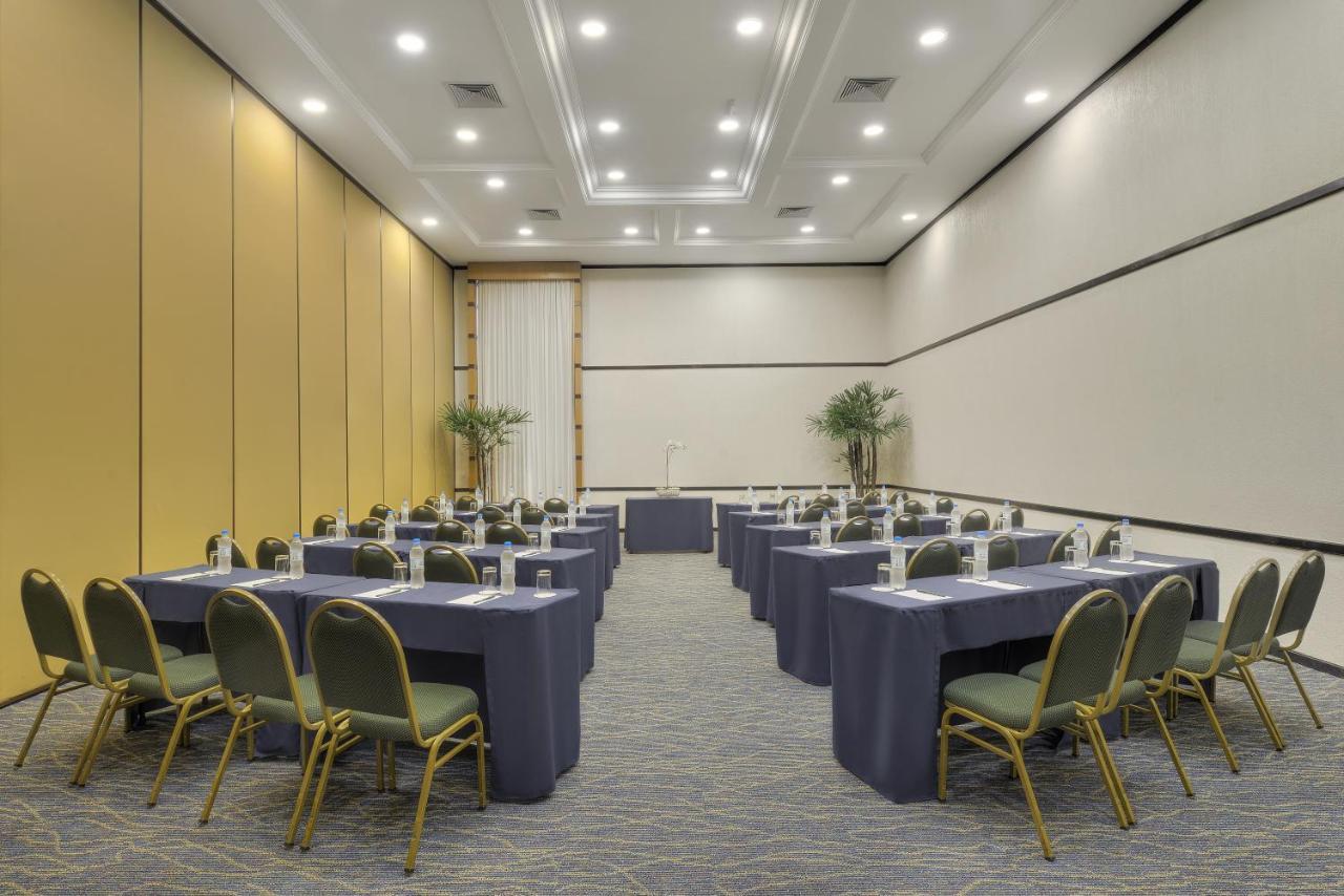 Hotel Deville Prime Porto Alegre Luaran gambar Meeting room
