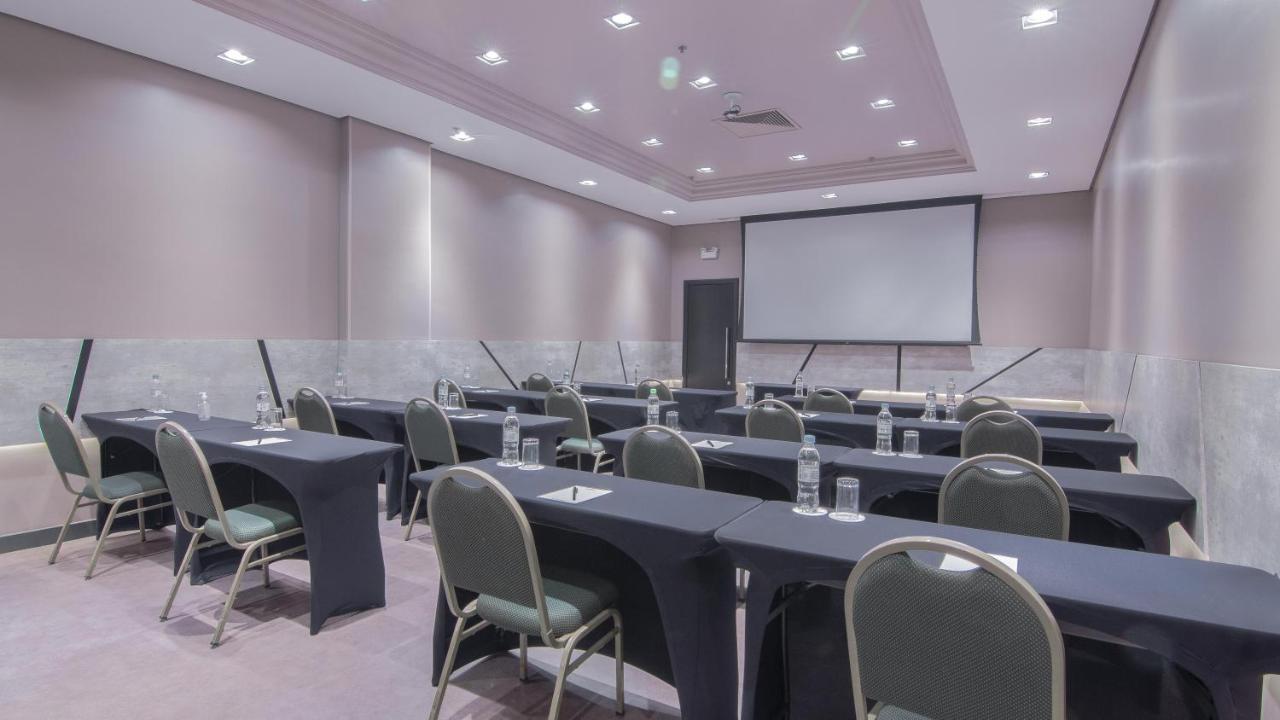 Hotel Deville Prime Porto Alegre Luaran gambar Meeting room