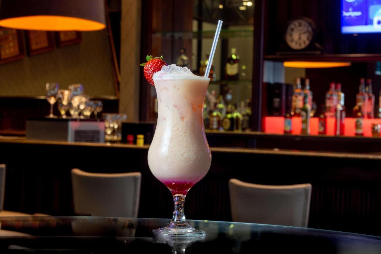 Hotel Deville Prime Porto Alegre Luaran gambar A strawberry daiquiri