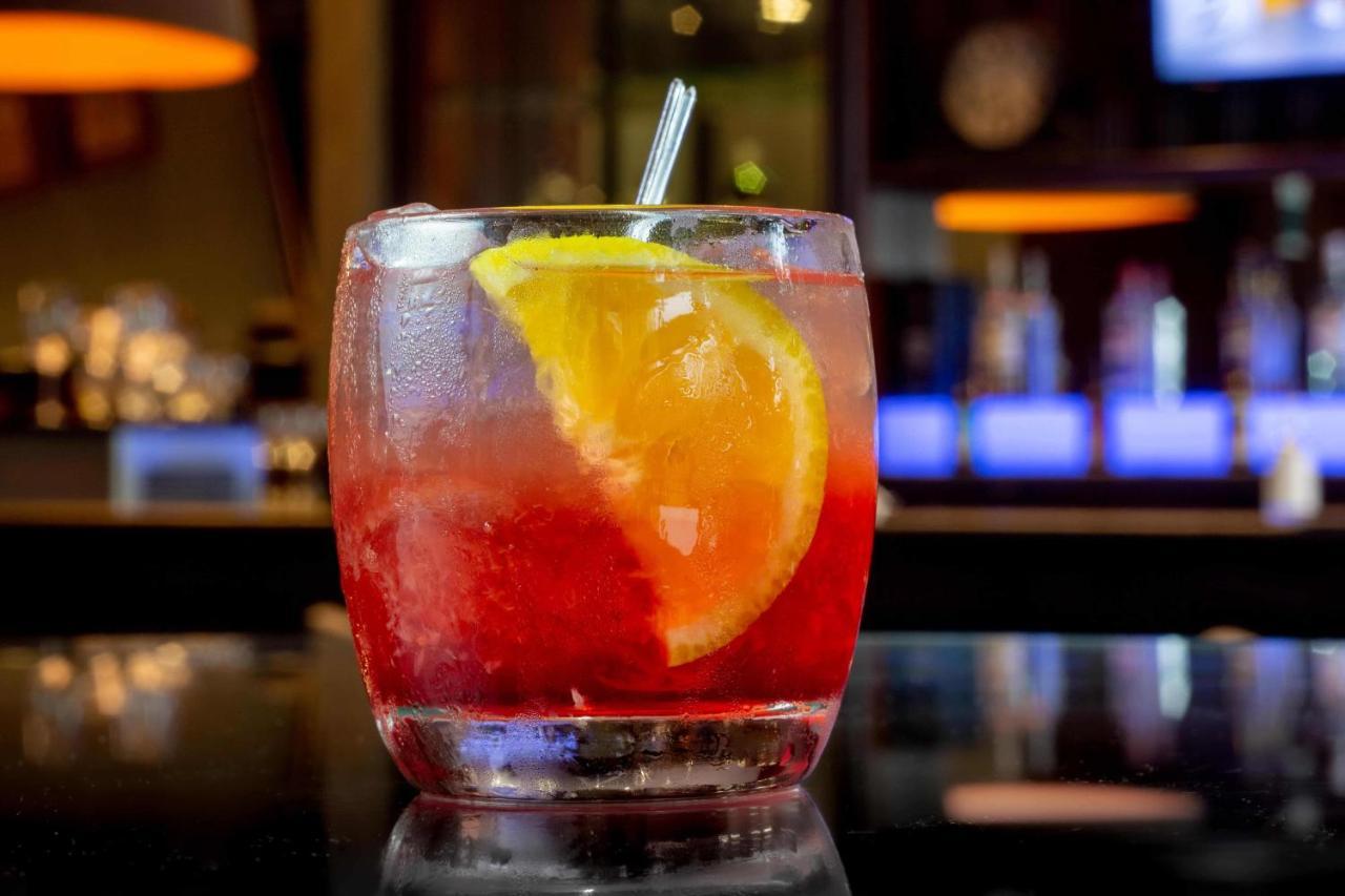 Hotel Deville Prime Porto Alegre Luaran gambar A Sea Breeze cocktail