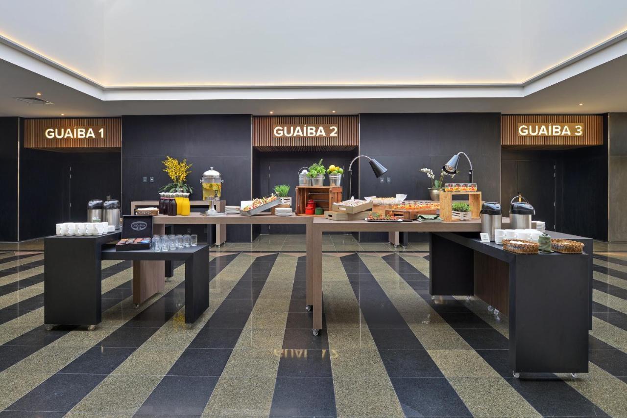 Hotel Deville Prime Porto Alegre Luaran gambar The buffet at the airport
