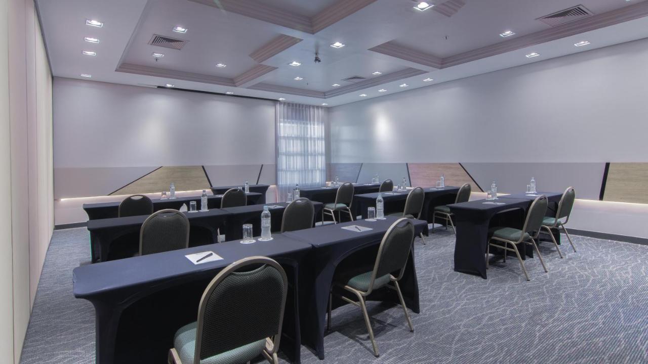 Hotel Deville Prime Porto Alegre Luaran gambar Meeting room
