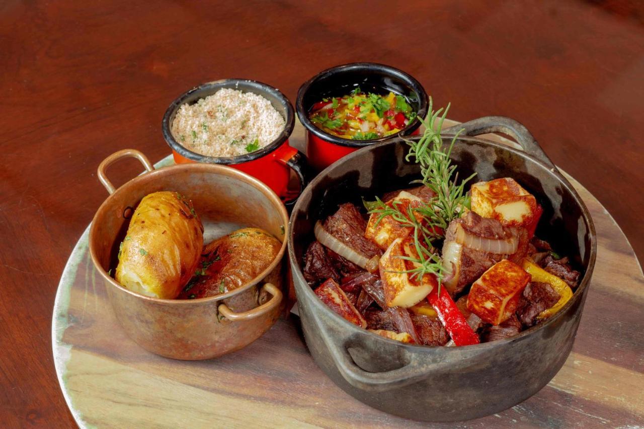 Hotel Deville Prime Porto Alegre Luaran gambar A typical meal at a restaurant in Yerevan