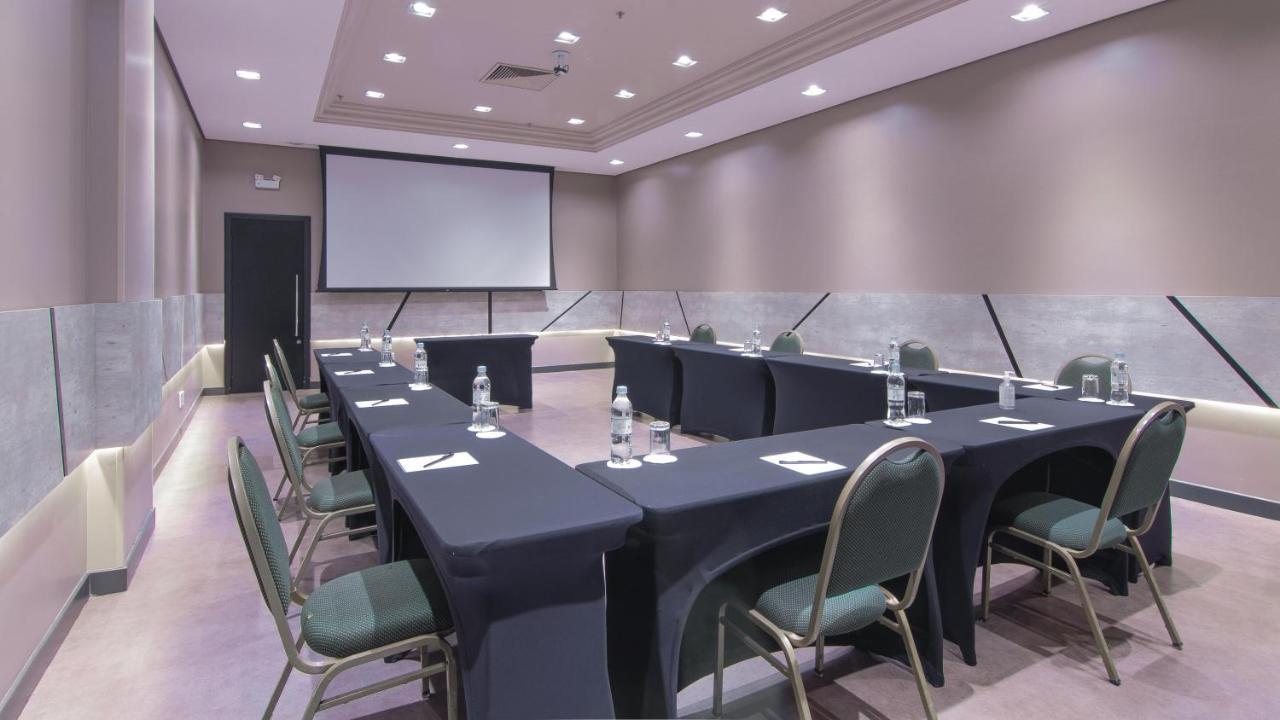Hotel Deville Prime Porto Alegre Luaran gambar Meeting room