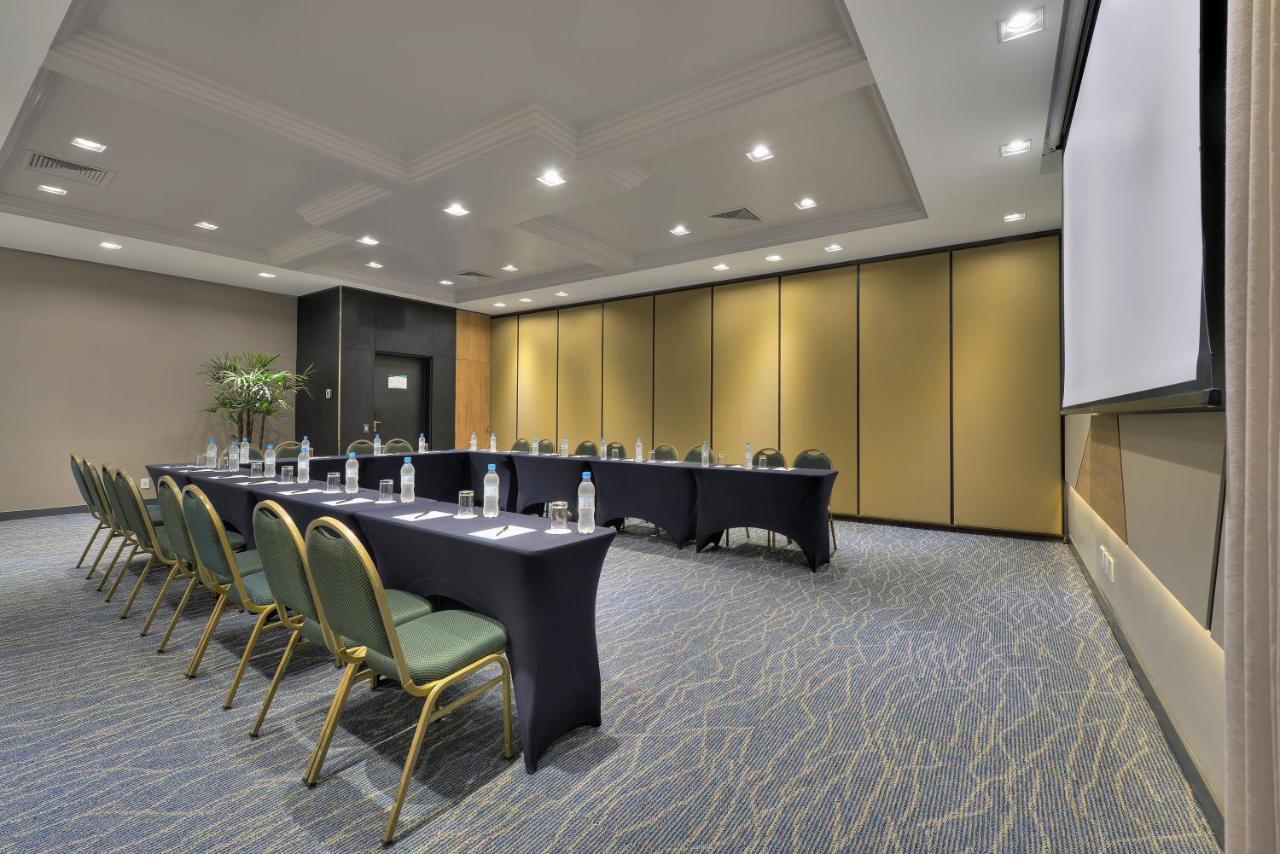 Hotel Deville Prime Porto Alegre Luaran gambar Meeting room