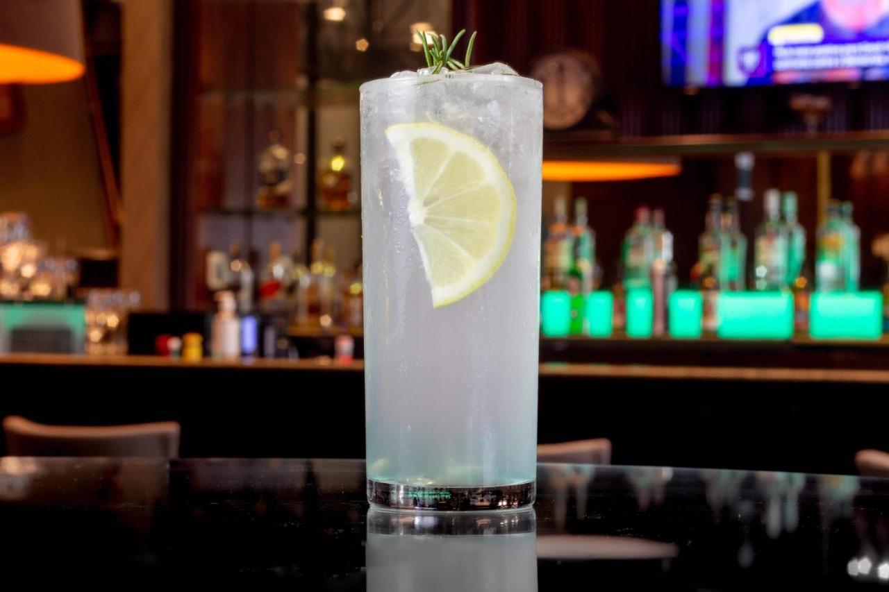 Hotel Deville Prime Porto Alegre Luaran gambar A vodka and soda cocktail